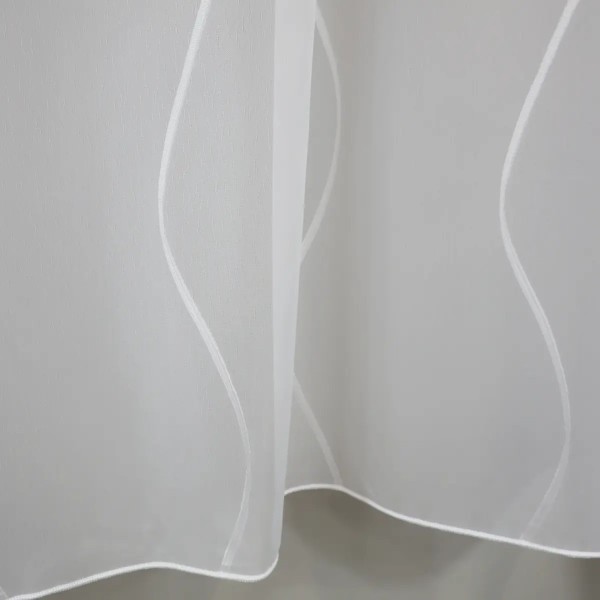 Elegancka biała firana z delikatnym wzorem fala 375 – Firany – zdjęcie 1