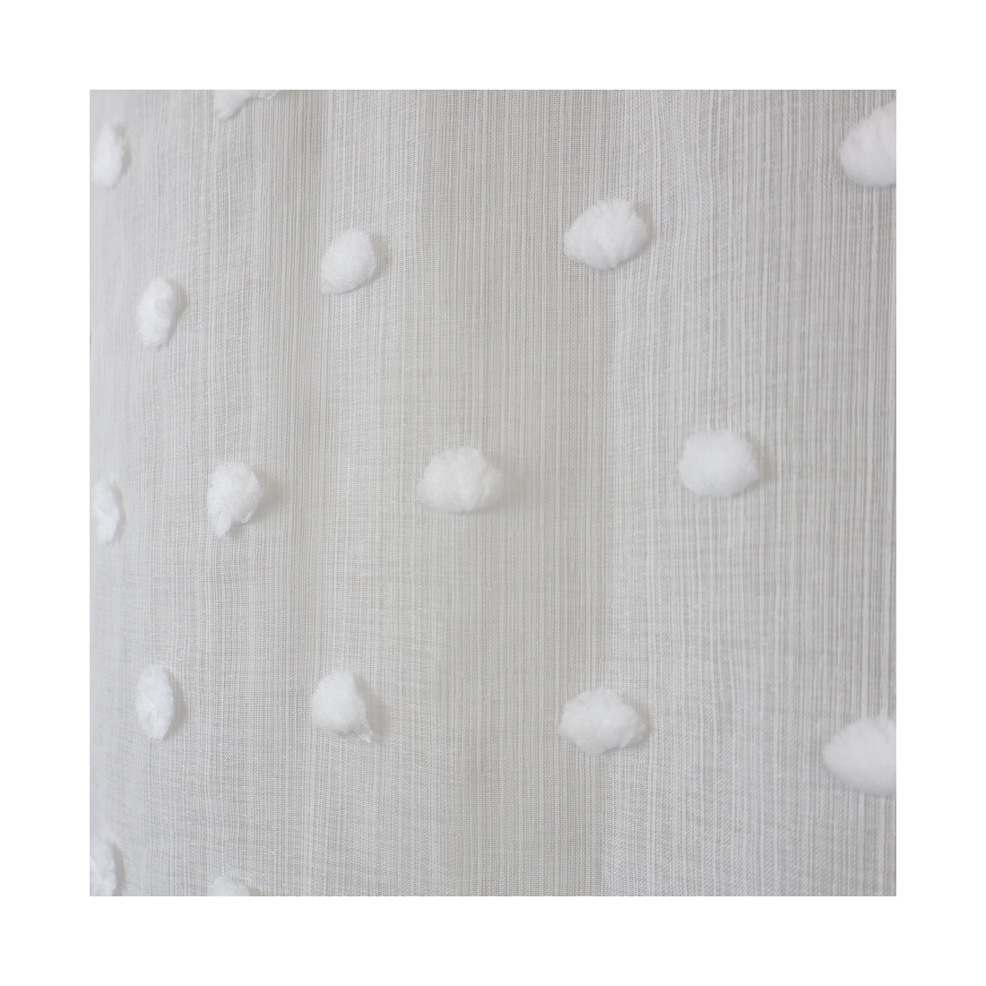 Biała zasłona z pomponikami – naturalny wygląd 170 – Zasłony – zdjęcie 1