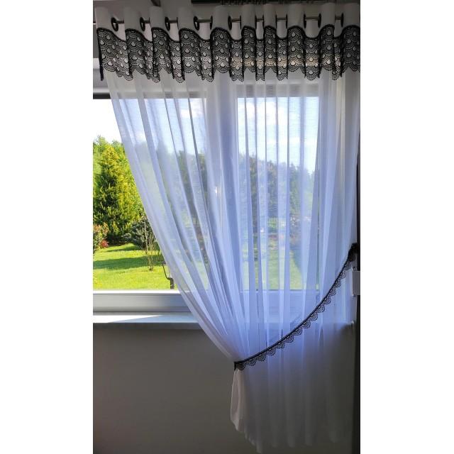 Firana gotowa na przelotkach z czarną gipiurą 193 – Firany – zdjęcie 5