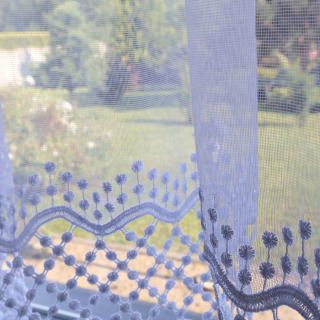 Firana biała z pasem gipiury 205 – Firany – zdjęcie 2