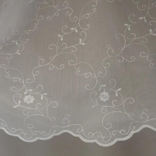 Tkanina firana haftowana z kantą 241 – Na metry – zdjęcie 3