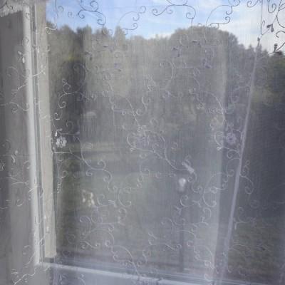 Tkanina firana haftowana z kantą 241 – Na metry – zdjęcie 4