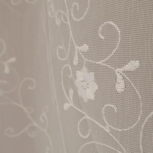 Tkanina firana haftowana z kantą 241 – Na metry – zdjęcie 2