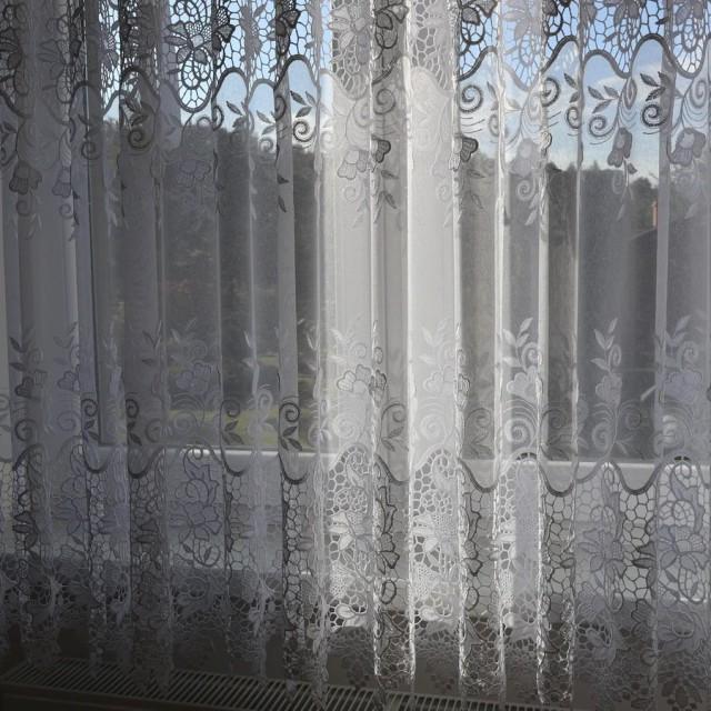 Firana z gipiurą biała wzór pasowy 251 – Firany – zdjęcie 4