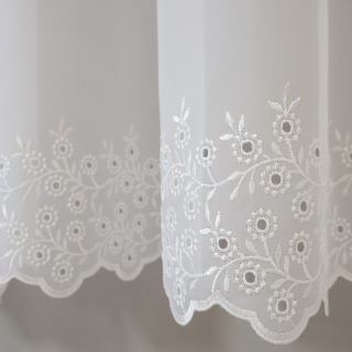 Prosta biała firana z haftem woal 102 – Firany – zdjęcie 1