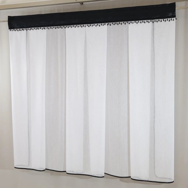 Prosta firana z czarnymi koralikami czarna lamówka 305 – Firany – zdjęcie 1