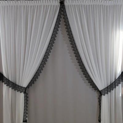 Firana śmietankowa upinana na boki z czarną gipiurą 064 – Firany – zdjęcie 1
