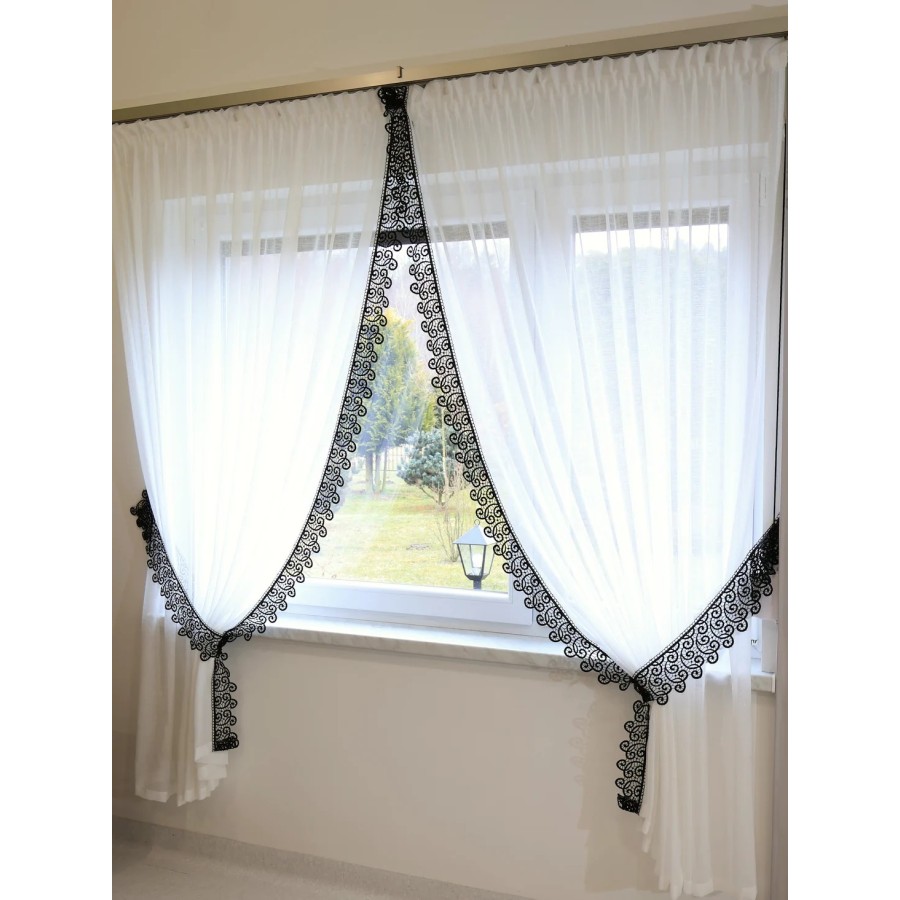 Firana śmietankowa upinana na boki z czarną gipiurą 064 – Firany – zdjęcie 4