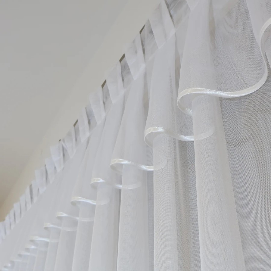 Prosta biała firana z haftem i lambrekinem 063 – Firany – zdjęcie 2