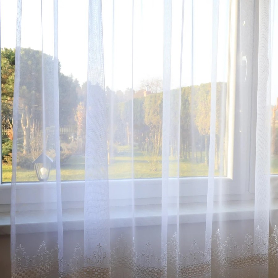 Prosta biała firana z haftem i lambrekinem 063 – Firany – zdjęcie 6