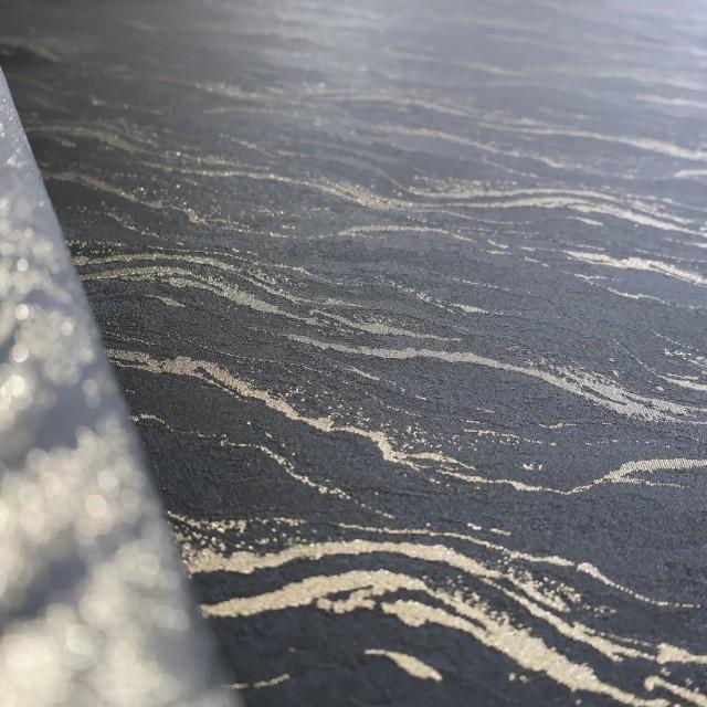 Tkanina na obrus plamoodporny marmurek czarno złoty 315 – Na metry – zdjęcie 3