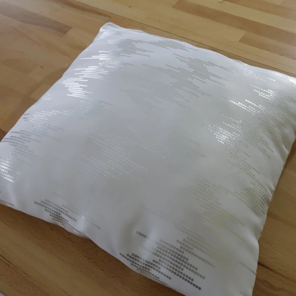 Poszewka na poduszkę biała srebrne dodatki jak cekiny 318 – Dodatki – zdjęcie 2