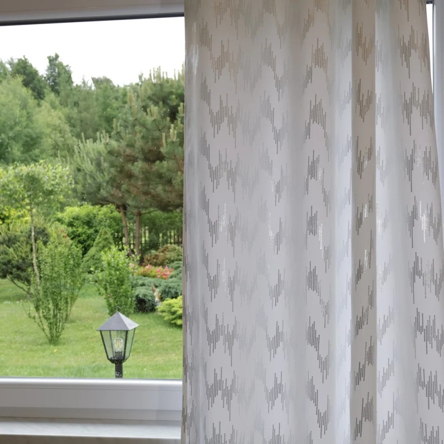 Zasłona biało srebrna zaciemniająca cekiny 320 – Zasłony – zdjęcie 2