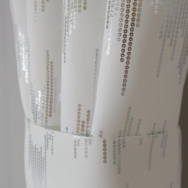 Zasłona biało srebrna zaciemniająca cekiny 320 – Zasłony – zdjęcie 5