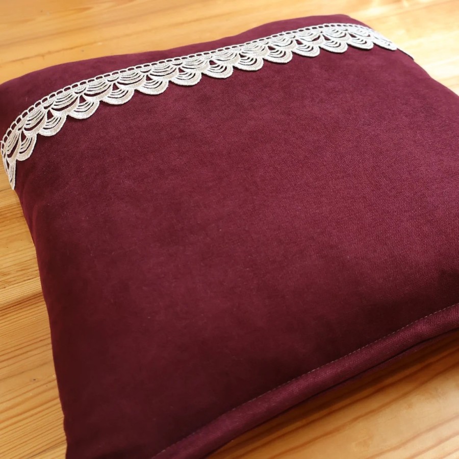 Poszewka na poduszkę z beżową gipiurą bordowy 334 – Dodatki – zdjęcie 2