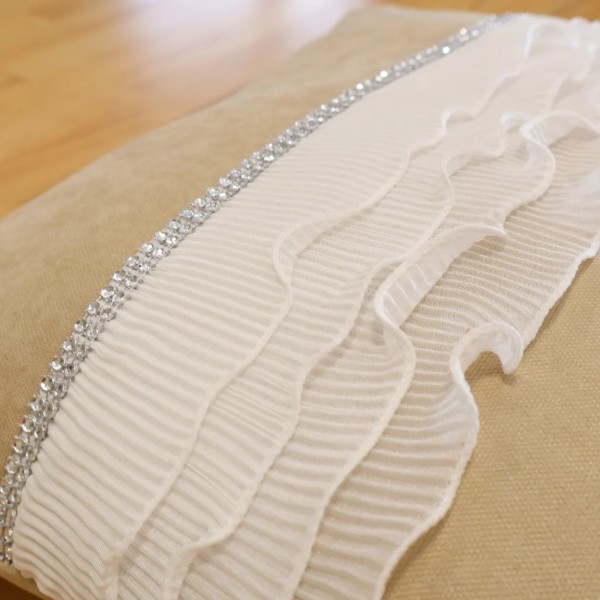 Poszewka na poduszkę z białą falbanką cyrkonie beżowy 336 – Dodatki – zdjęcie 4