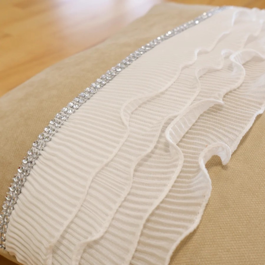 Poszewka na poduszkę z białą falbanką cyrkonie beżowy 336 – Dodatki – zdjęcie 4