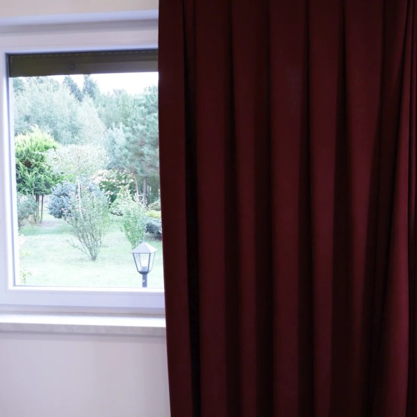Zasłona kolor bordowy ciemny efekt zamszu 338 – Zasłony – zdjęcie 5