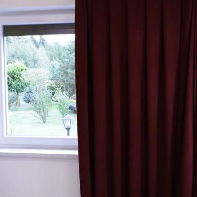 Zasłona kolor bordowy ciemny efekt zamszu 338 – Zasłony – zdjęcie 5