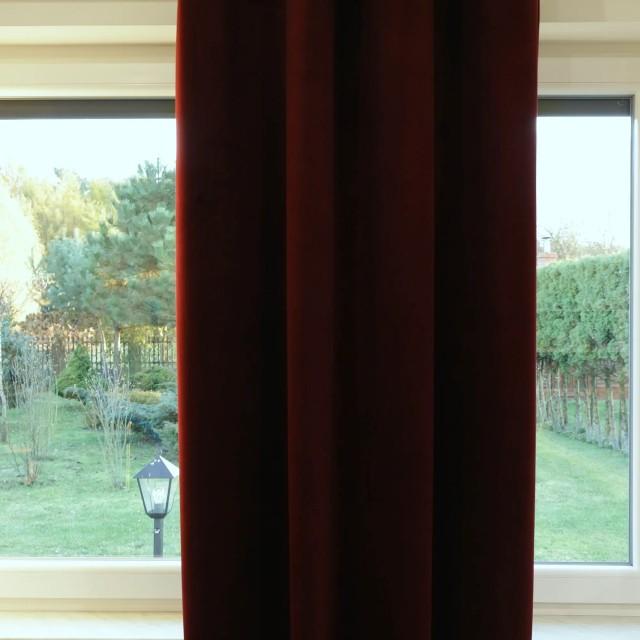 Elegancka bordowa zasłona velvet 344 – Zasłony – zdjęcie 4