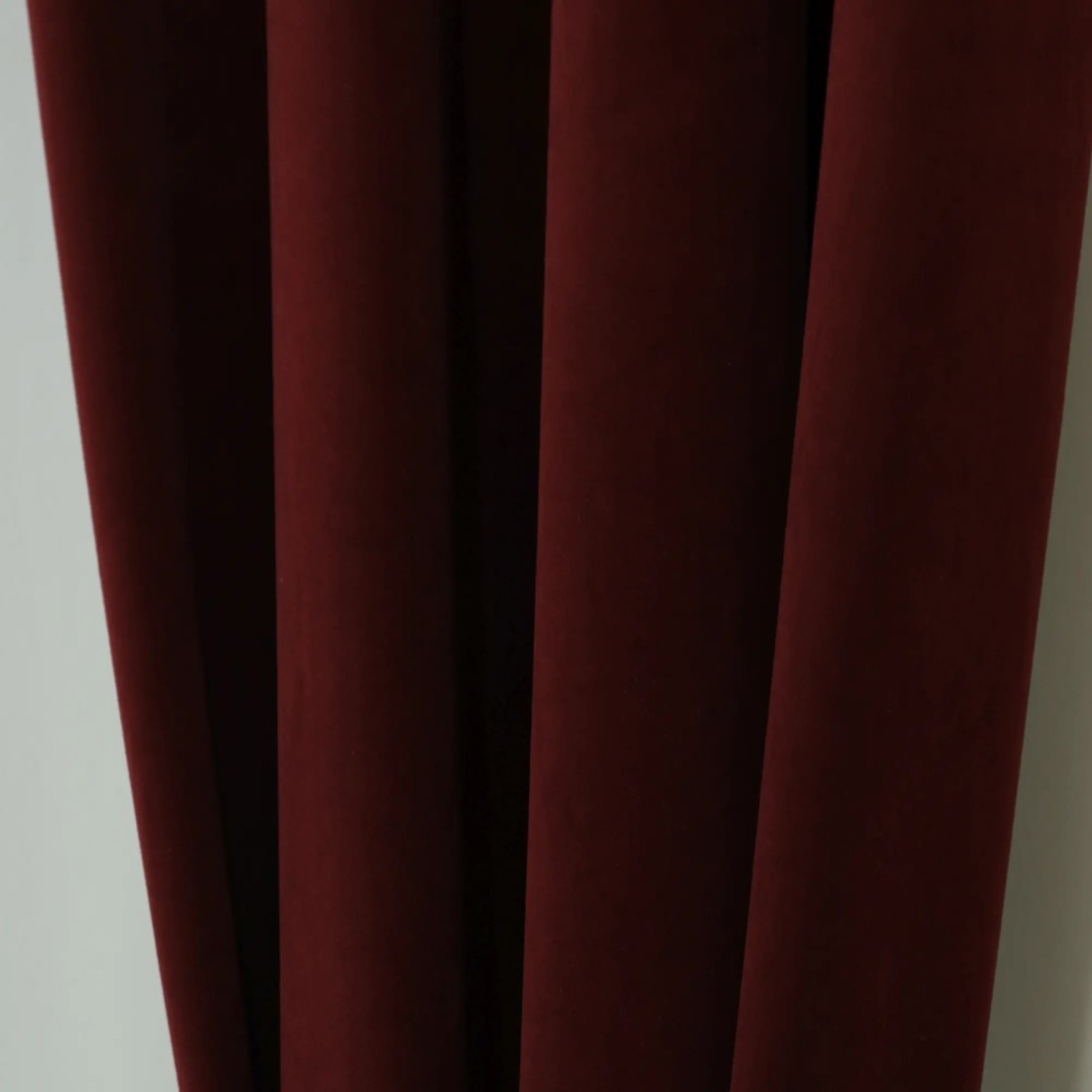 Elegancka bordowa zasłona velvet 344 – Zasłony – zdjęcie 1