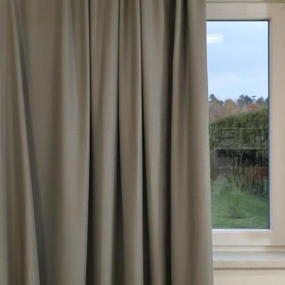 Szara zasłona z delikatnym połyskiem 347 – Zasłony – zdjęcie 3