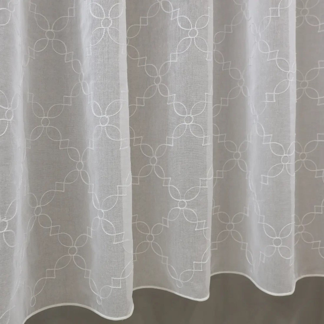 Firana z haftem geometrycznym – wzór marokański biały 368 – Firany – zdjęcie 1