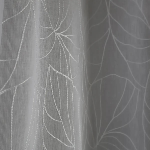 Firana biała haftowana z motywem liści 369 – Firany – zdjęcie 4