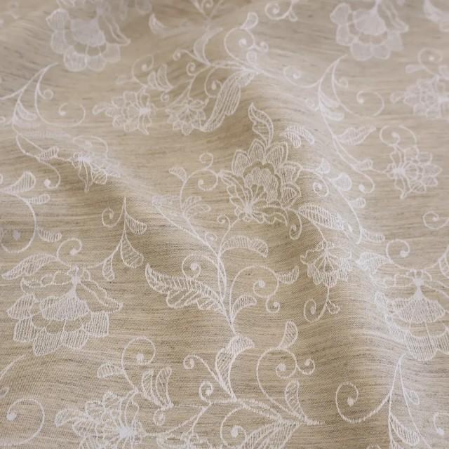 Zasłona beżowa z subtelnym wzorem roślinnym 376 – Zasłony – zdjęcie 2