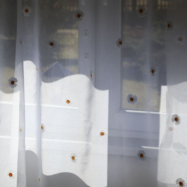 Firana z haftem biała stokrotki margaretki 389 – Firany – zdjęcie 2