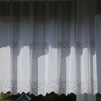 Prosta biała firana z haftem woal 102 – Firany – zdjęcie 4