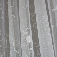 Firana biała haftowana z delikatnym połyskiem 389 – Firany – zdjęcie 2