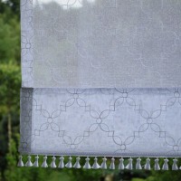 Panel okienny biały z dekoracyjnymi frędzlami 411