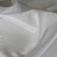 Obrus plamoodporny biały z subtelnym wzorem 247