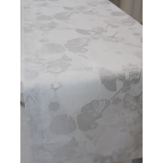 Obrus plamoodporny biało-srebrny z liśćmi miłorzębu 040
