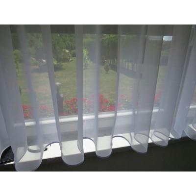 Prosta klasyczna firana z białego woalu obszyta lamówką 054 – Firany – zdjęcie 5